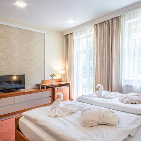 Hotel Reza Františkovy Lázně エクステリア 写真