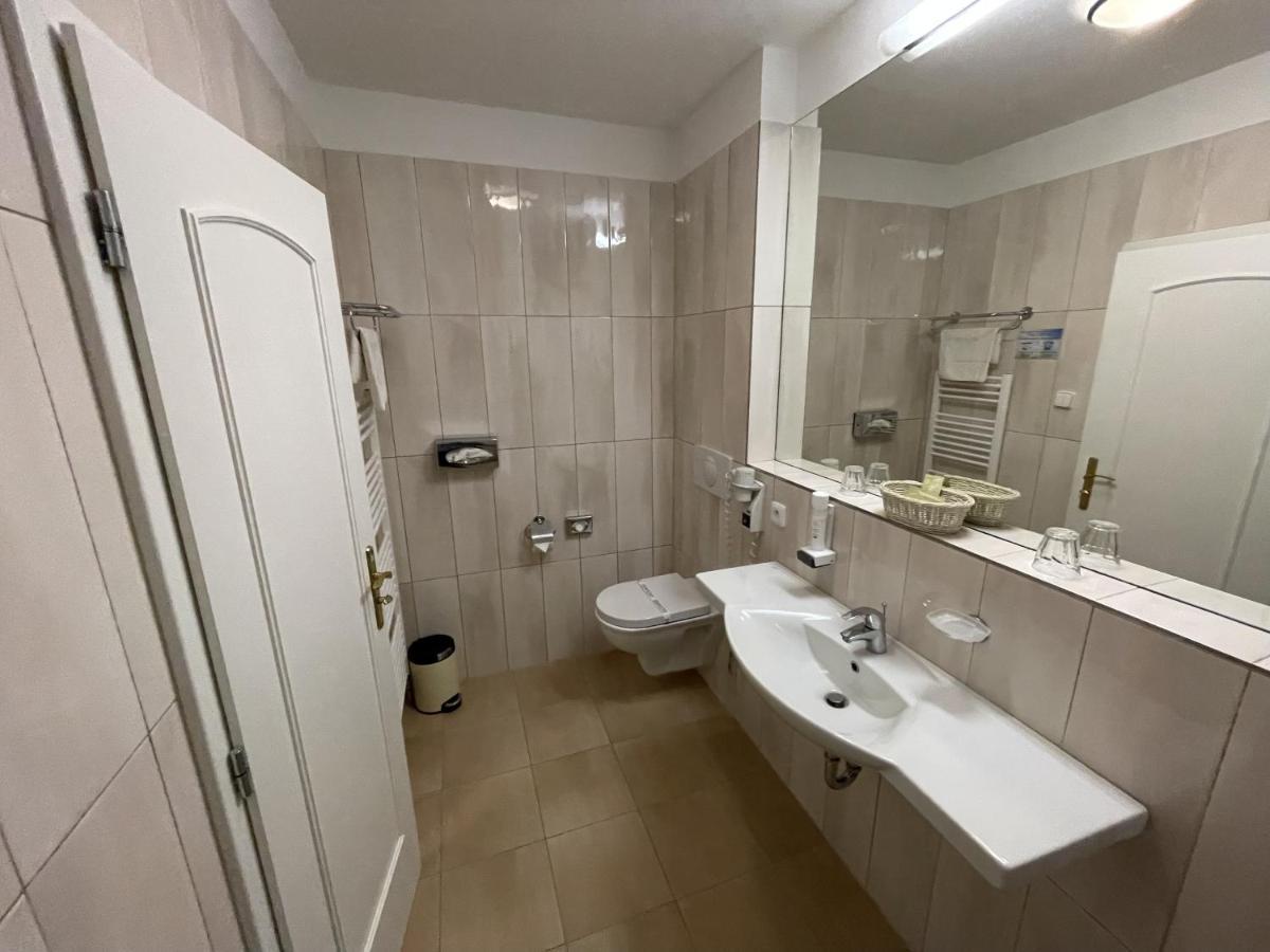 Hotel Reza Františkovy Lázně エクステリア 写真