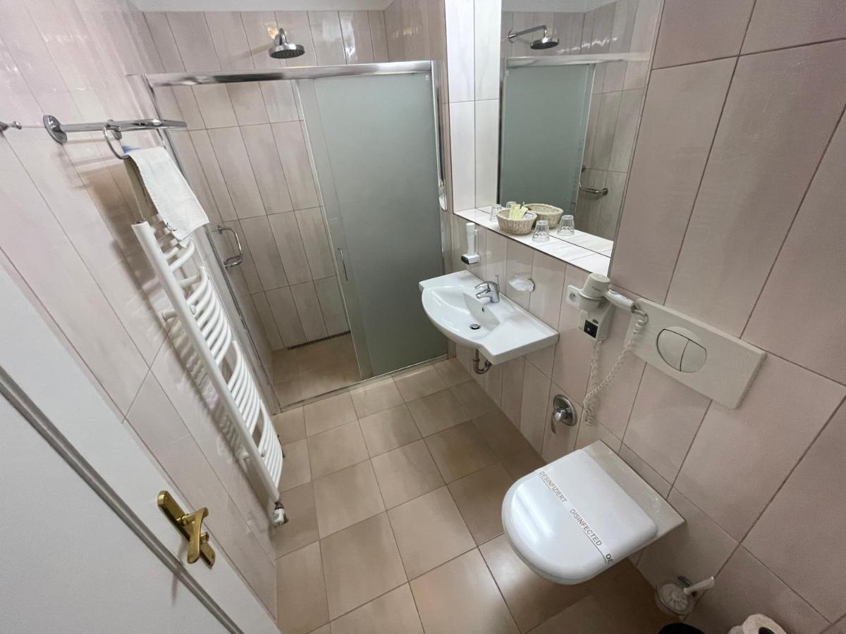 Hotel Reza Františkovy Lázně エクステリア 写真