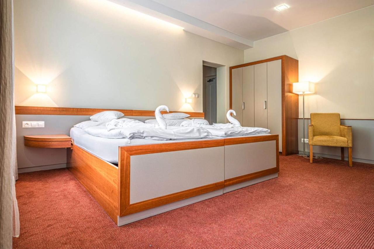 Hotel Reza Františkovy Lázně エクステリア 写真