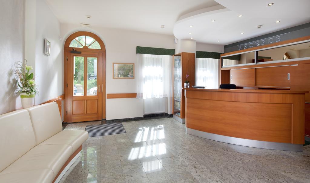 Hotel Reza Františkovy Lázně エクステリア 写真