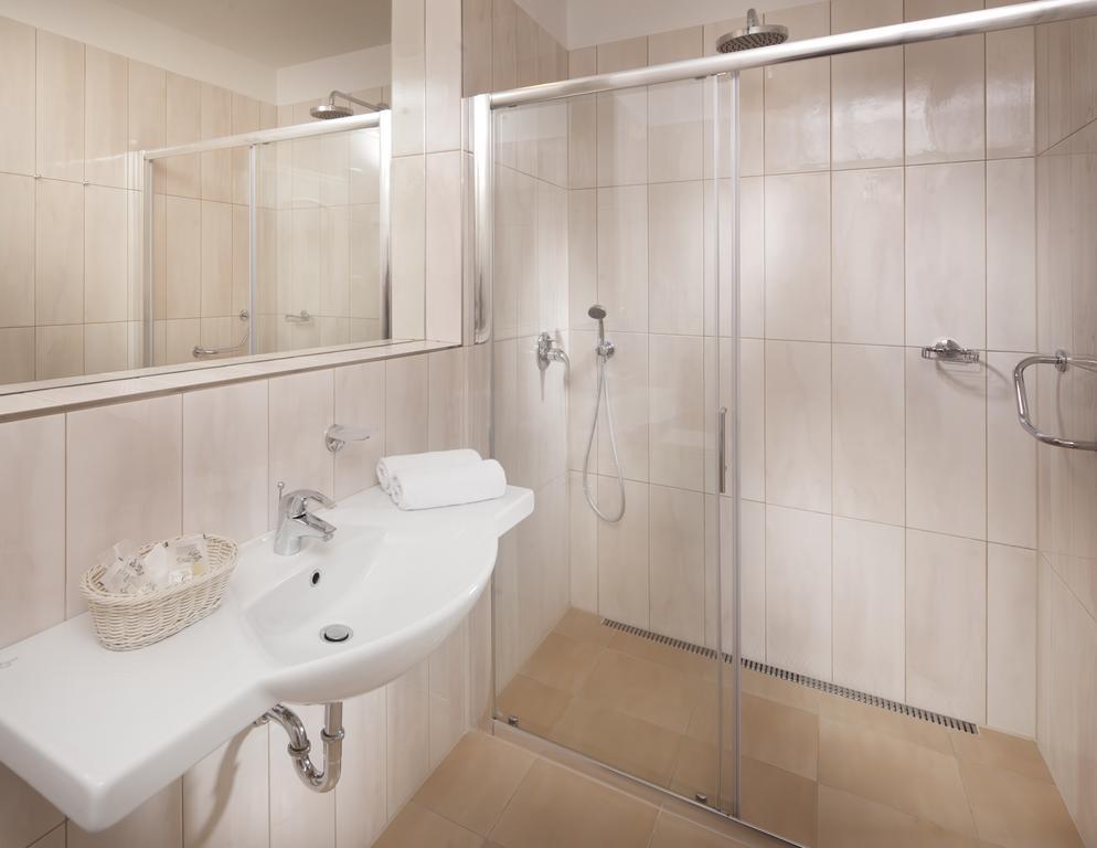 Hotel Reza Františkovy Lázně エクステリア 写真