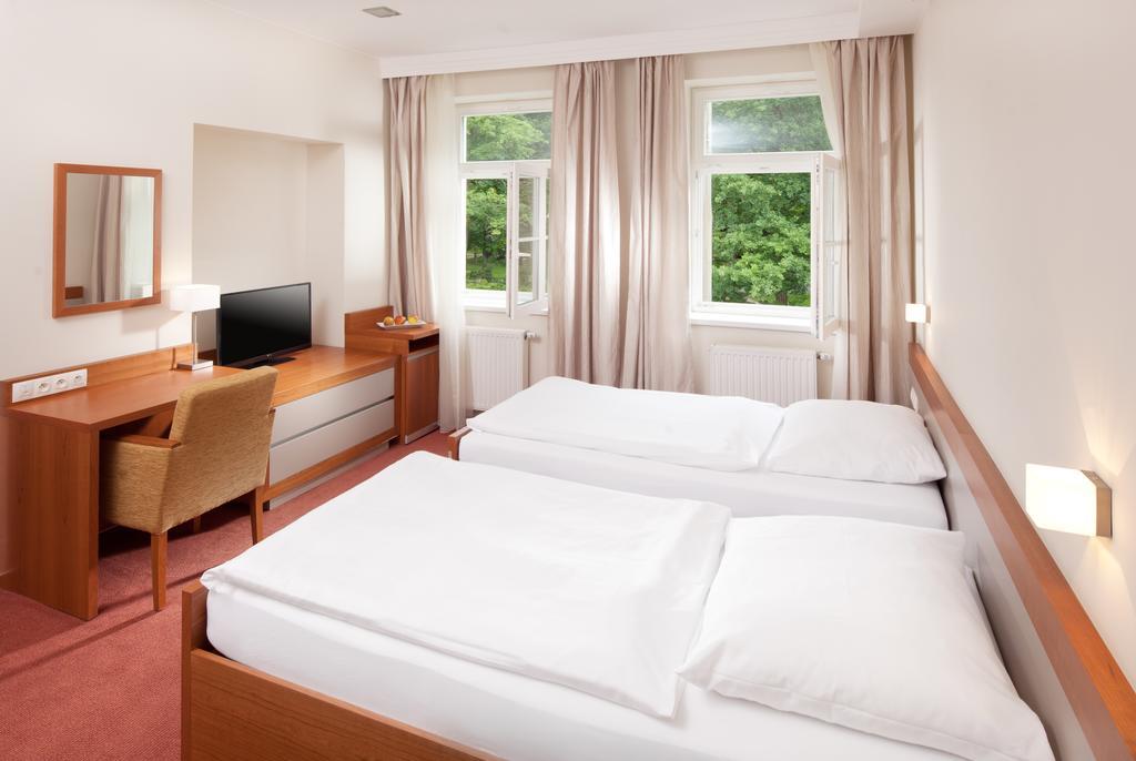 Hotel Reza Františkovy Lázně エクステリア 写真