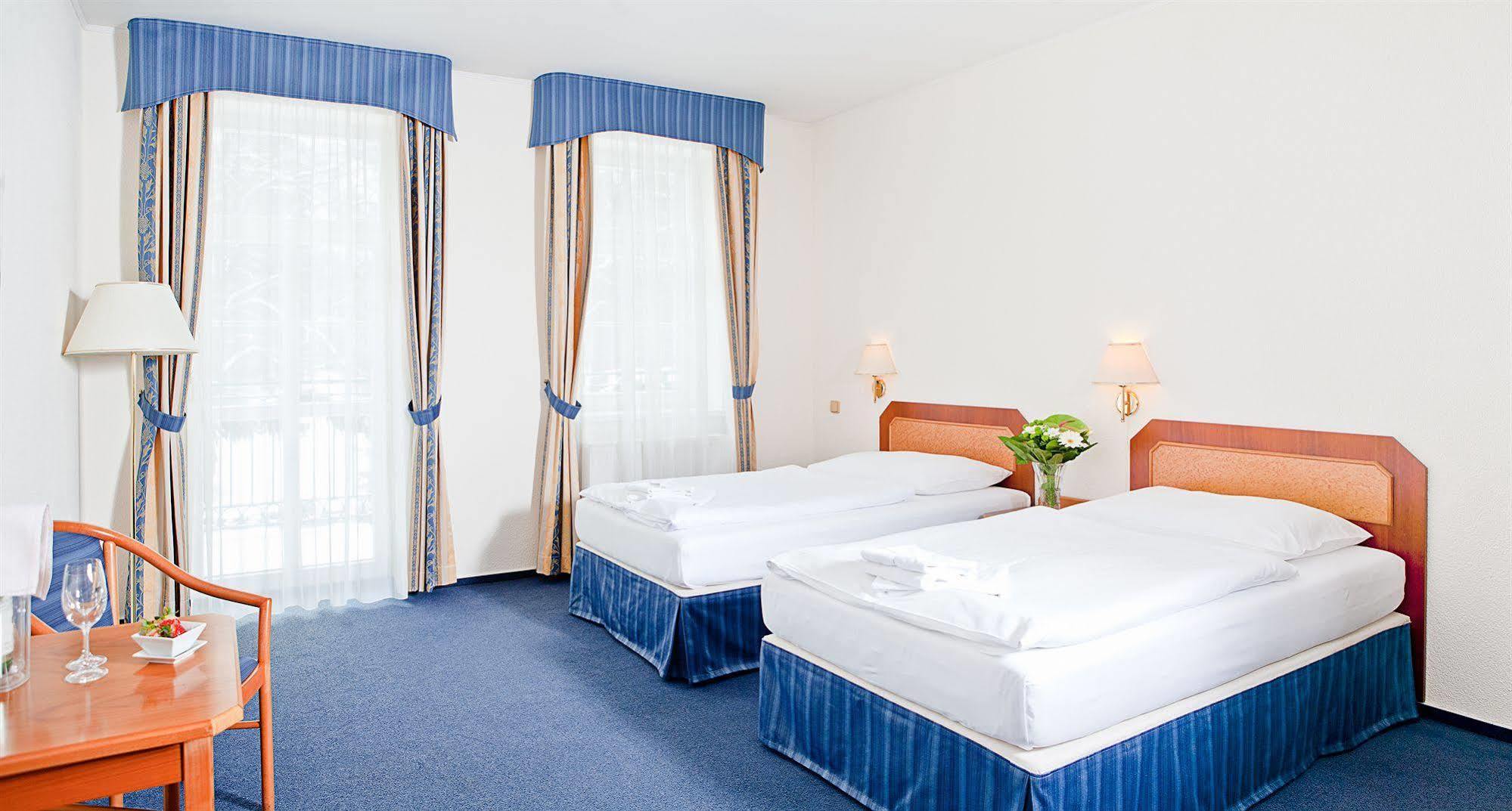 Hotel Reza Františkovy Lázně エクステリア 写真