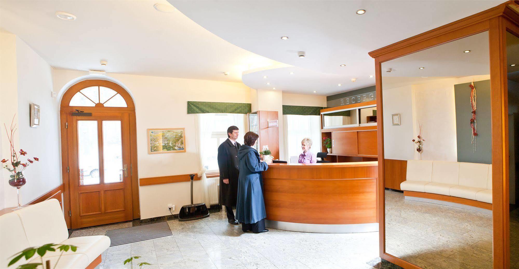 Hotel Reza Františkovy Lázně エクステリア 写真
